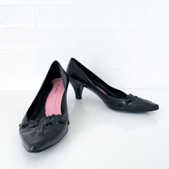 La Scarpa Womens Leather Ruched Pointed Toe Kitten Heel Slip-on Pumps Black 37 - Picture 2 of 8